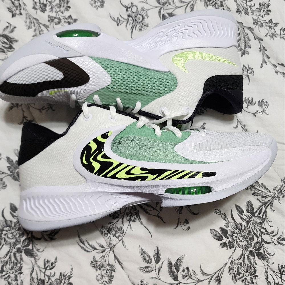 Brand New Freak 4 Greek Coastline Nike sneakers colors White/black/green/yellow